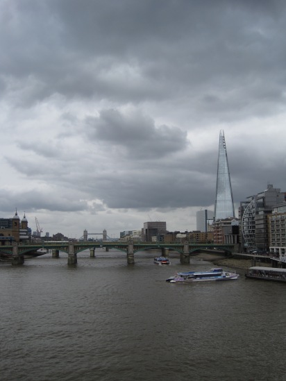 Blick auf Tower Bridge und 'The Shard' - bis Oktober 2012 das größte Gebäude Europas