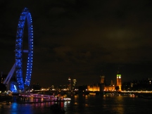 Londons Skyline bei Nacht