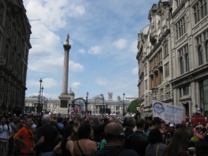 Admiral Nelson überblickt die London Gay Pride Parade 2013